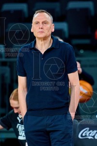 Roberto Iniguez head coach of Spar Girona during match of the Spanish Women's Basketball League, Liga Femenina Endesa, gameday 25 between Valencia Basket Club and Spar Girona at Roig Arena on March 22, 2026 in Valencia, Spain.