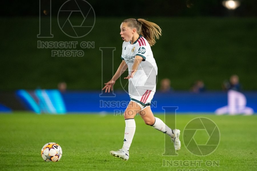 Real Madrid v Paris Saint Germain - UWCL league phase
