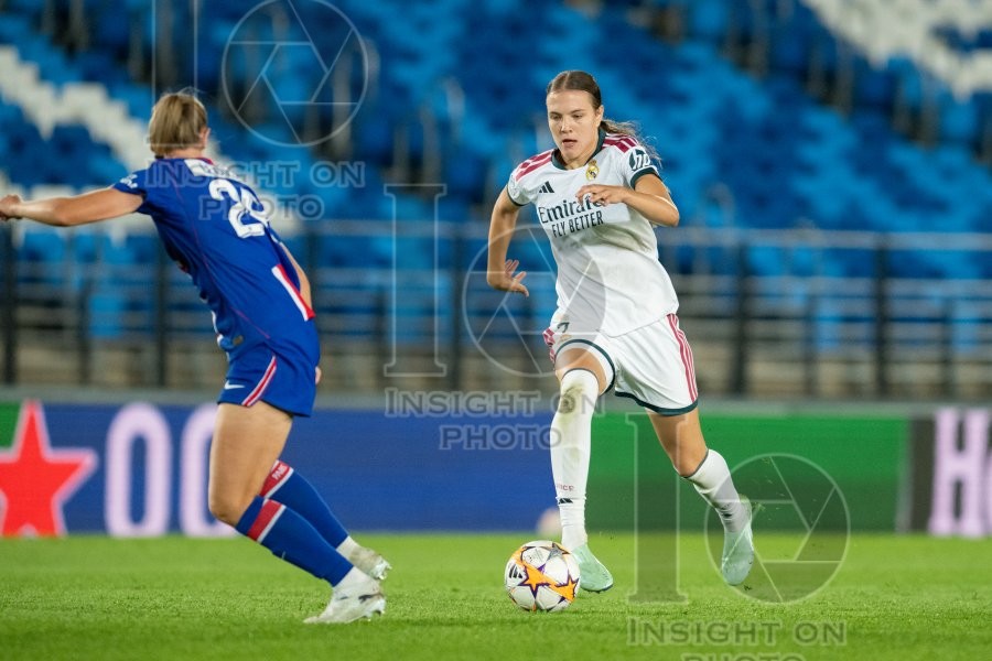 Real Madrid v Paris Saint Germain - UWCL league phase